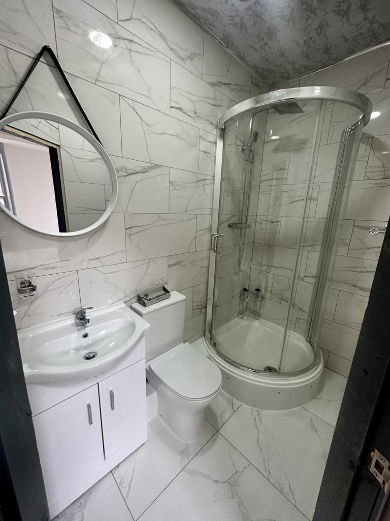 ** ALL BILLS INCLUDED **Double studio, Available to Couples **