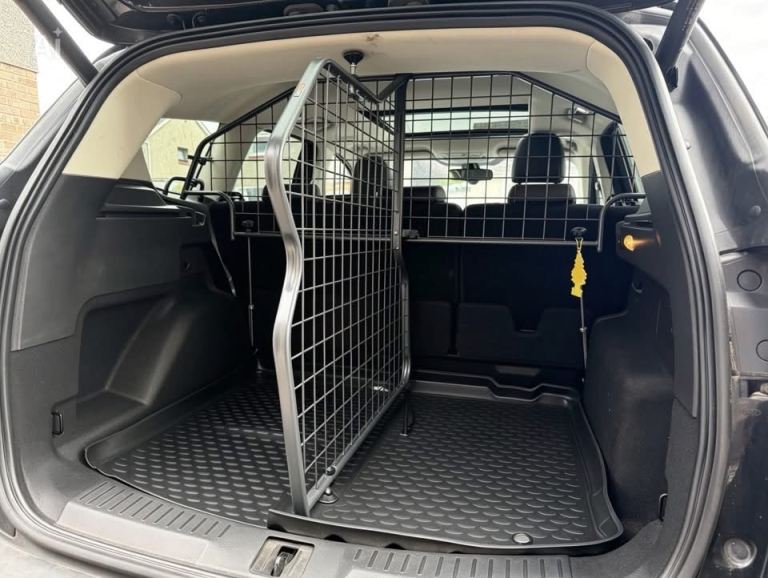 Travall Ford Kuga Dog Guard and Divider (2012-2019) Excellent Condition.