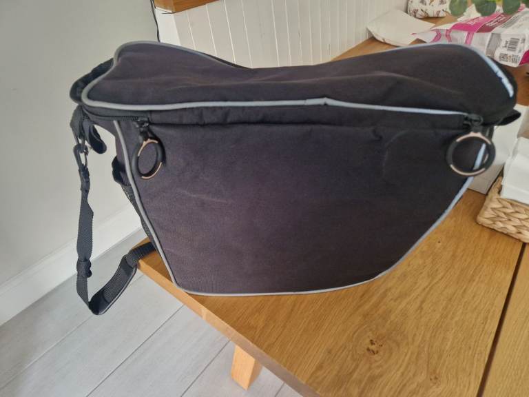 Black Fabric Messenger Bag – Good Condition