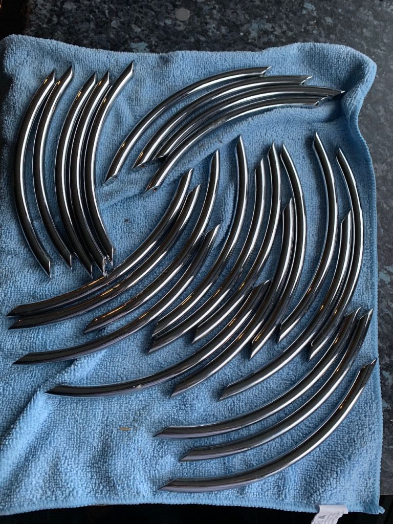 Chrome cupboard handles x 25