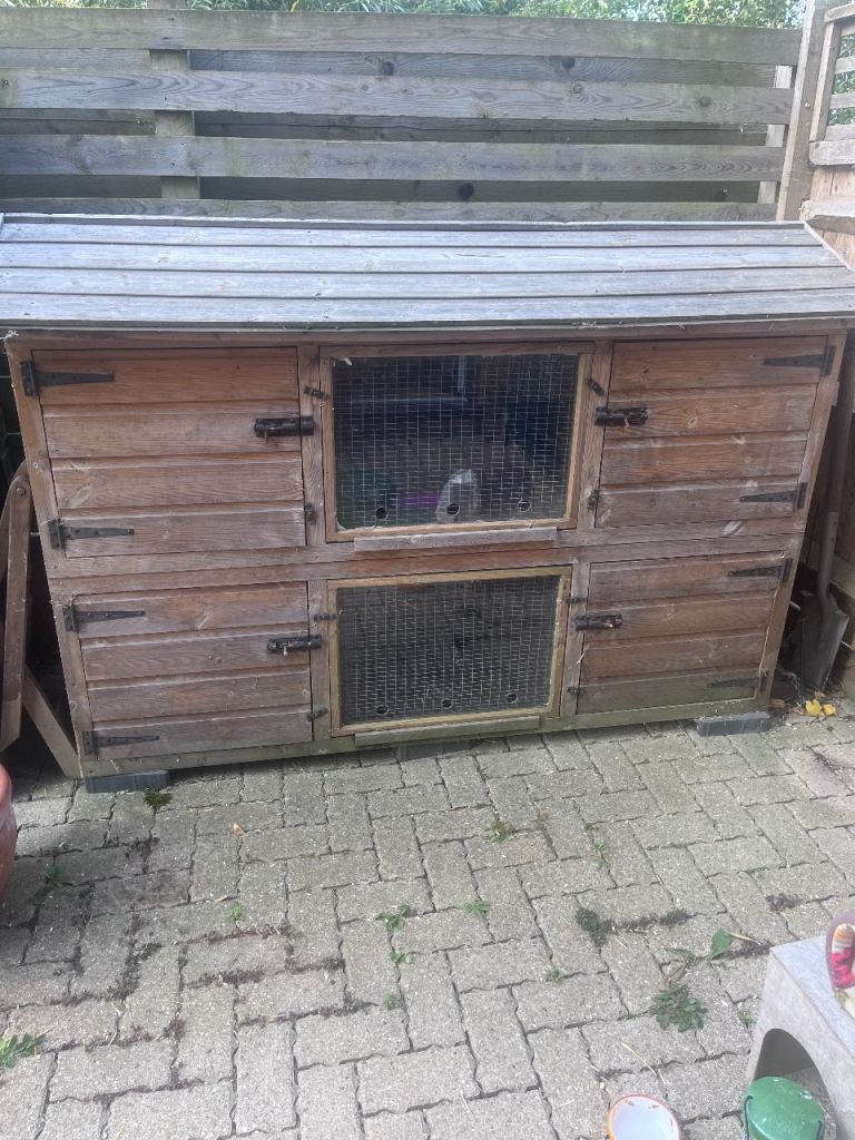 XL Double Hutch
