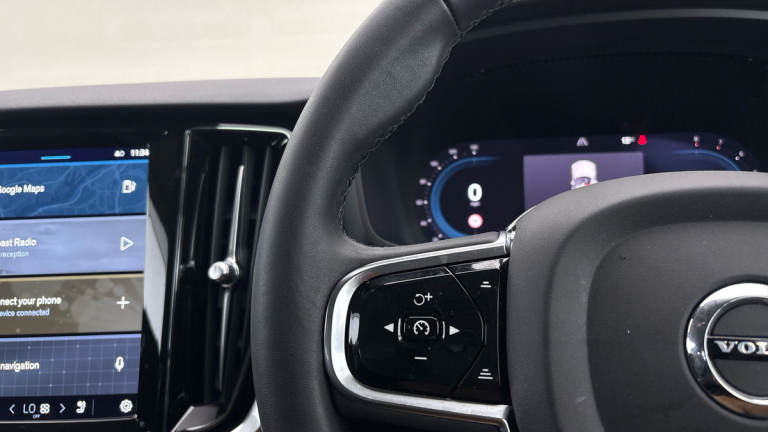 2023 Volvo S60 Plus Dark B5 (250 hp) Saloon Petrol/Electric Hybrid Automatic