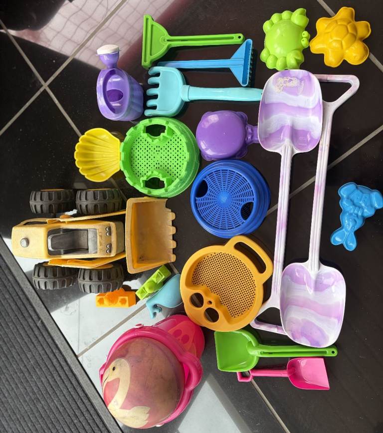 SAND TOYS, SPADES, BUCKET, SIEVES, RAKES, WATERING CAN, DIGGER, SHAPES, BALL FOR ONLY £5, CAN POST