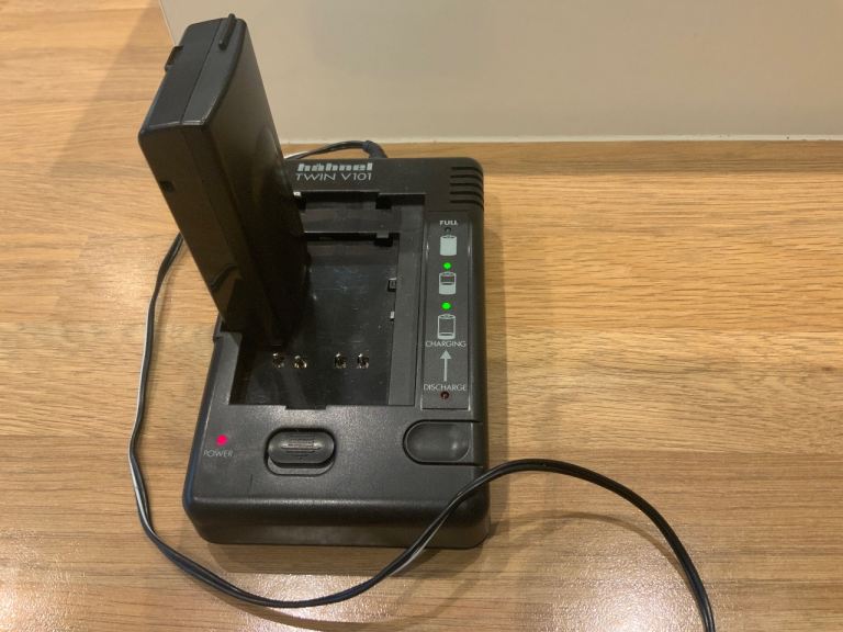 Camcorder battery charger 