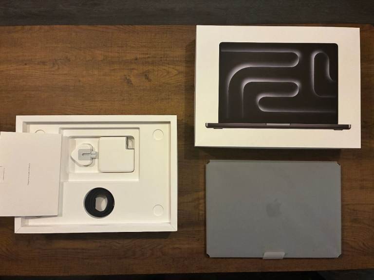MINT CONDITION Late 2024 MacBook Pro 14" (M4 Pro, 1TB SSD) + Extras