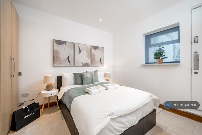 Studio flat in Bell Street, London, NW1 (#3007191)