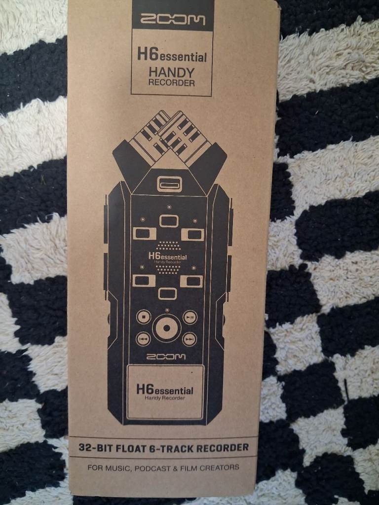 Zoom H6essential Handy Recorder - 32-bit Float 6-Track Recorder