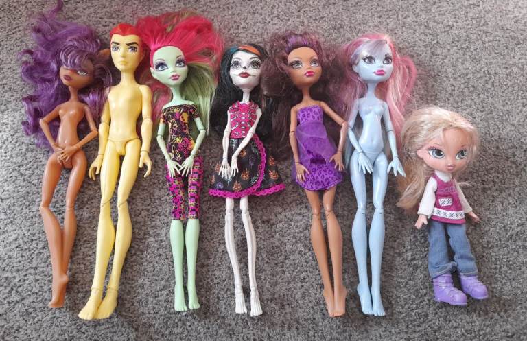 6 MONSTER HIGH DOLLS+1 BRATZ