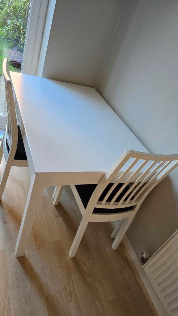 White Dining Table & Four Chairs – Good Condition