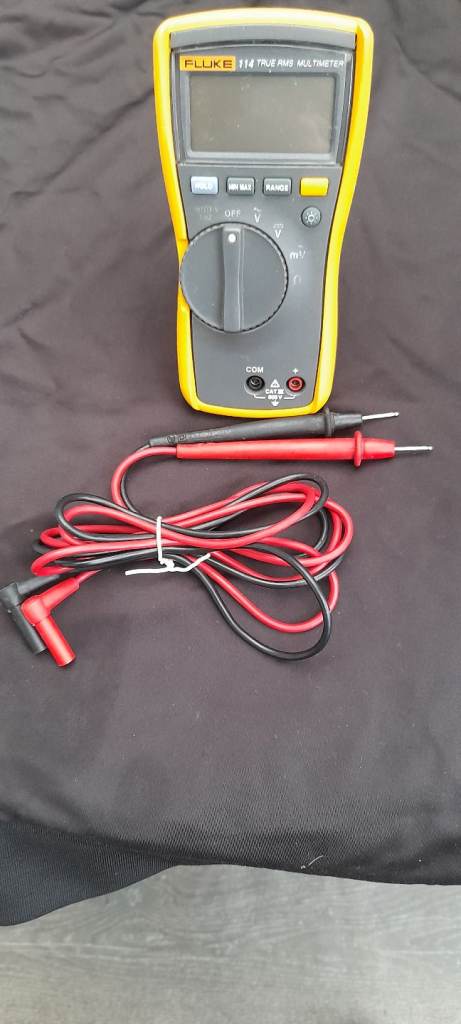 Fluke 114 true rms multimeter 