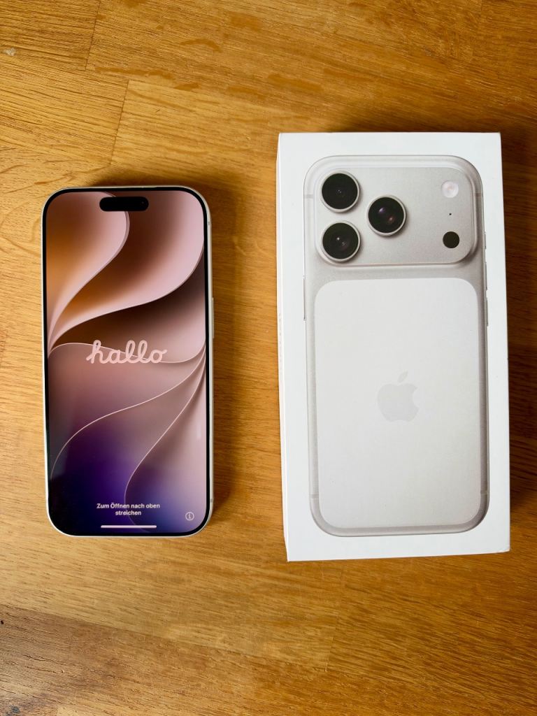Apple iPhone 17 Pro Silver 256GB - pristine condition, unlocked