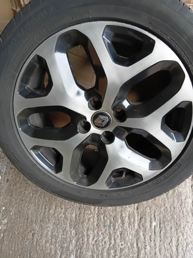 Renault captur alloy wheel and tyre