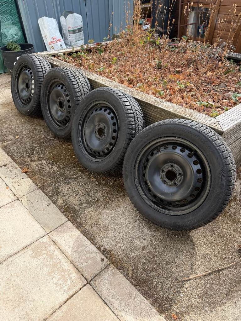 Car tyres lots of tread 215/55R16 