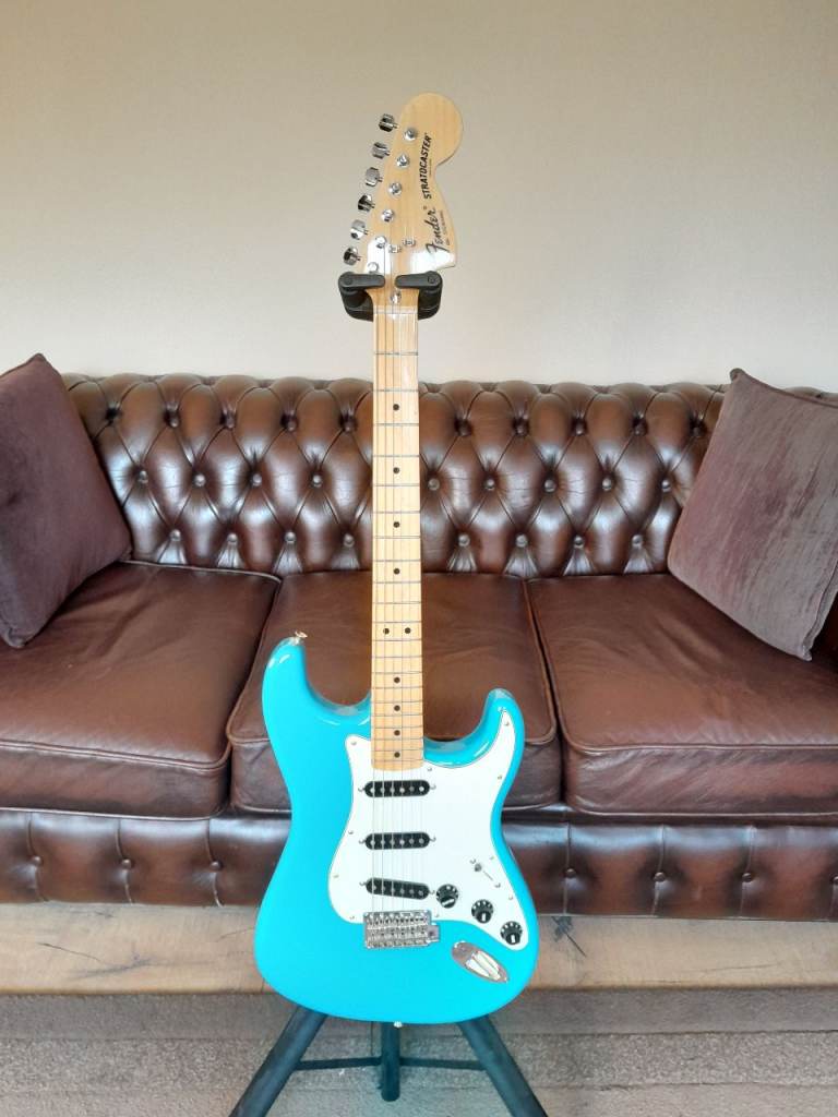 Fender japan internatonal series maui blue stratocaster 