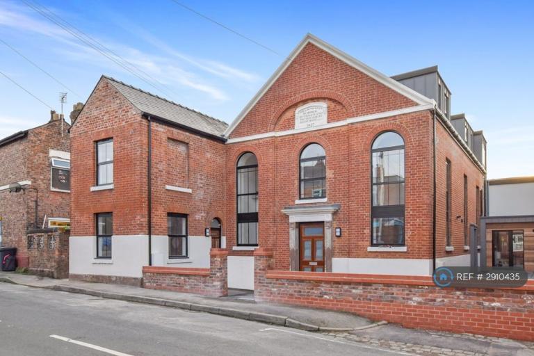 2 bedroom flat in Chapel Lane, Stockton Heath, WA4 (2 bed) (#2910435)