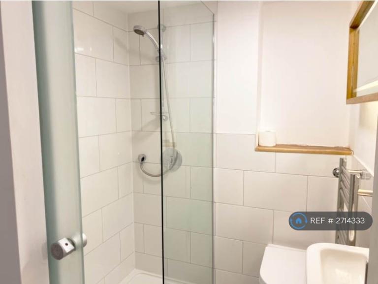 2 bedroom flat in Cranbourne Terrace, Manchester, M21 (2 bed) (#2714333)