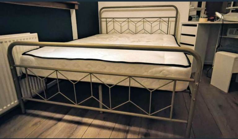 Double bed frame