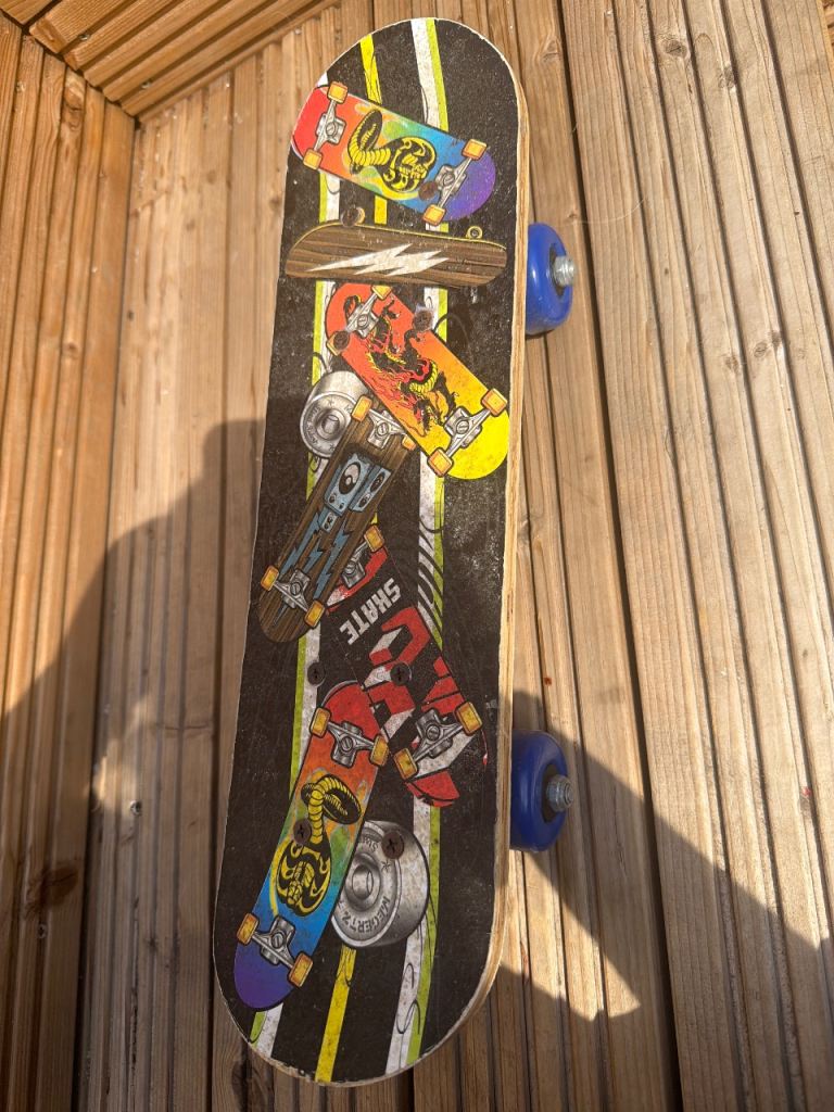 Skateboard with Cool Graphic Design – Good Condition