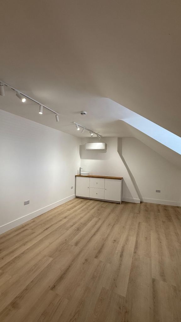 Beauty Room to Rent in Northampton 