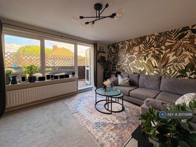 3 bedroom flat in Ewart Road, London, SE23 (3 bed) (#3005896)