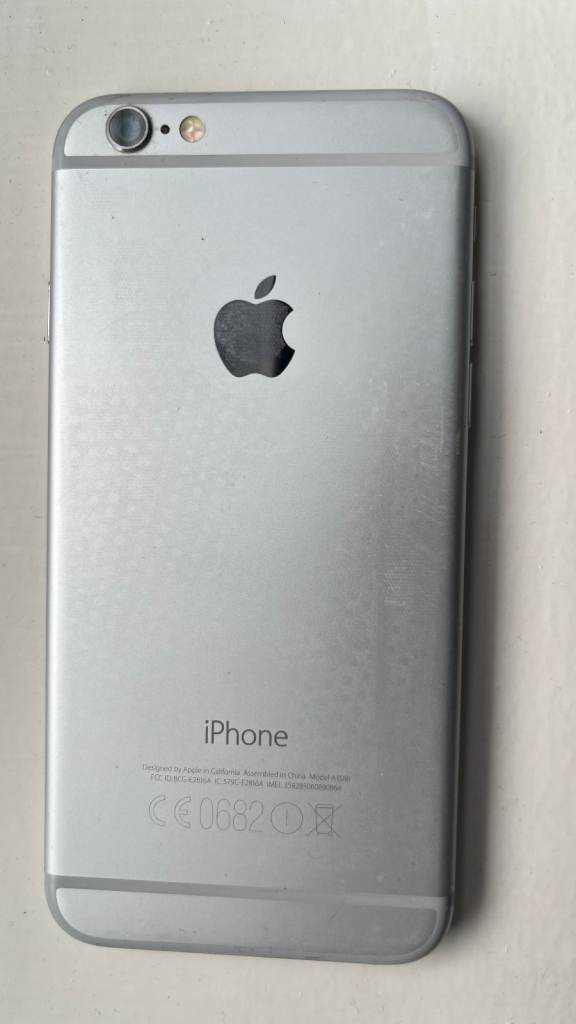 iphone 6 - 64GB - Silver - Unlocked - Good Condition