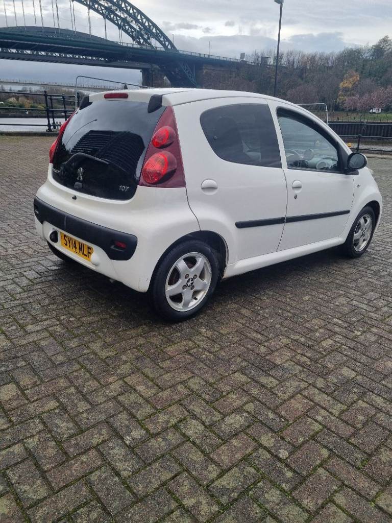 Peugeot 107 allure 1.0 5dr, 1 owner fmdsh, long mot,60+mpg,£20 tax,bargain