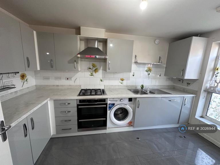 4 bedroom house in Heren Lane, Milton Keynes, MK8 (4 bed) (#3026944)