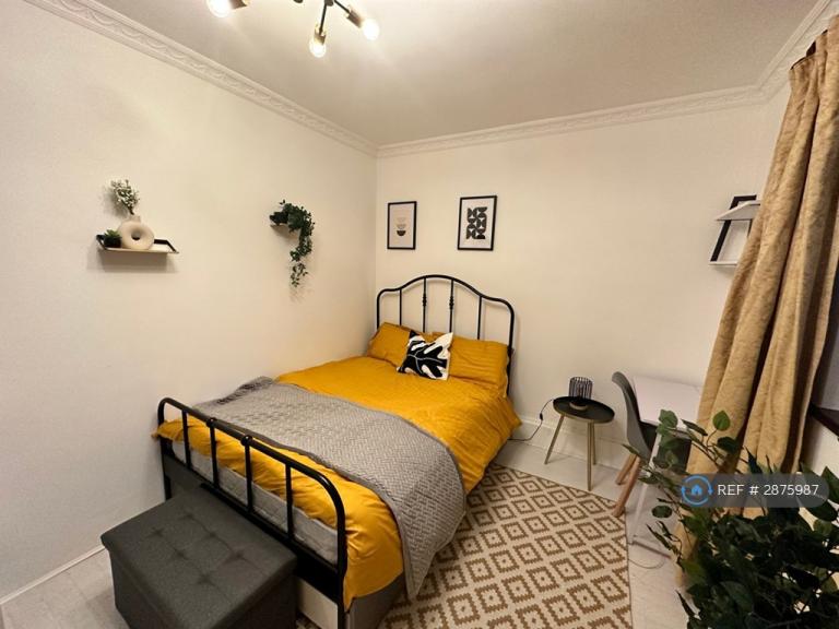 1 bedroom in Juniper House, London, SE14 (#2875987)