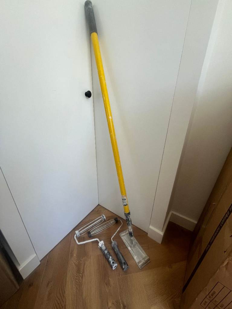 Telescopic Painters Extension Pole 1.4 - 2.4m / Sanding Swivel Head / 2x9inch Roller Heads 