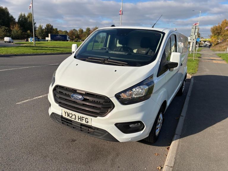 Ford Transit Custom L2 300 LEADER 130PS AIR CON REAR CAMERA 2023 @ £13450 + VAT 