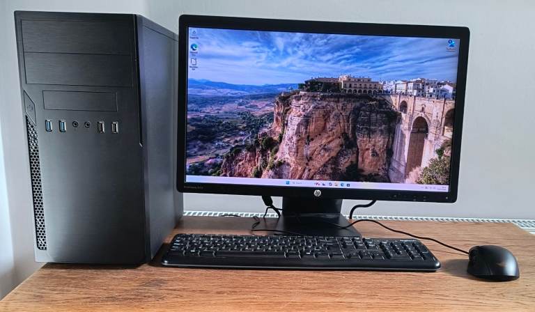 PC Computer AMD Ryzen 3 3200 3.6GHz, 16GB RAM, 256GB SSD, Windows 11, WIFI, 24” Monitor