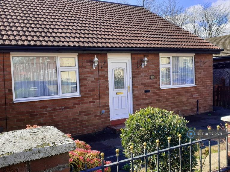 2 bedroom house in Cobden Street, Heywood, OL10 (2 bed) (#2712871)