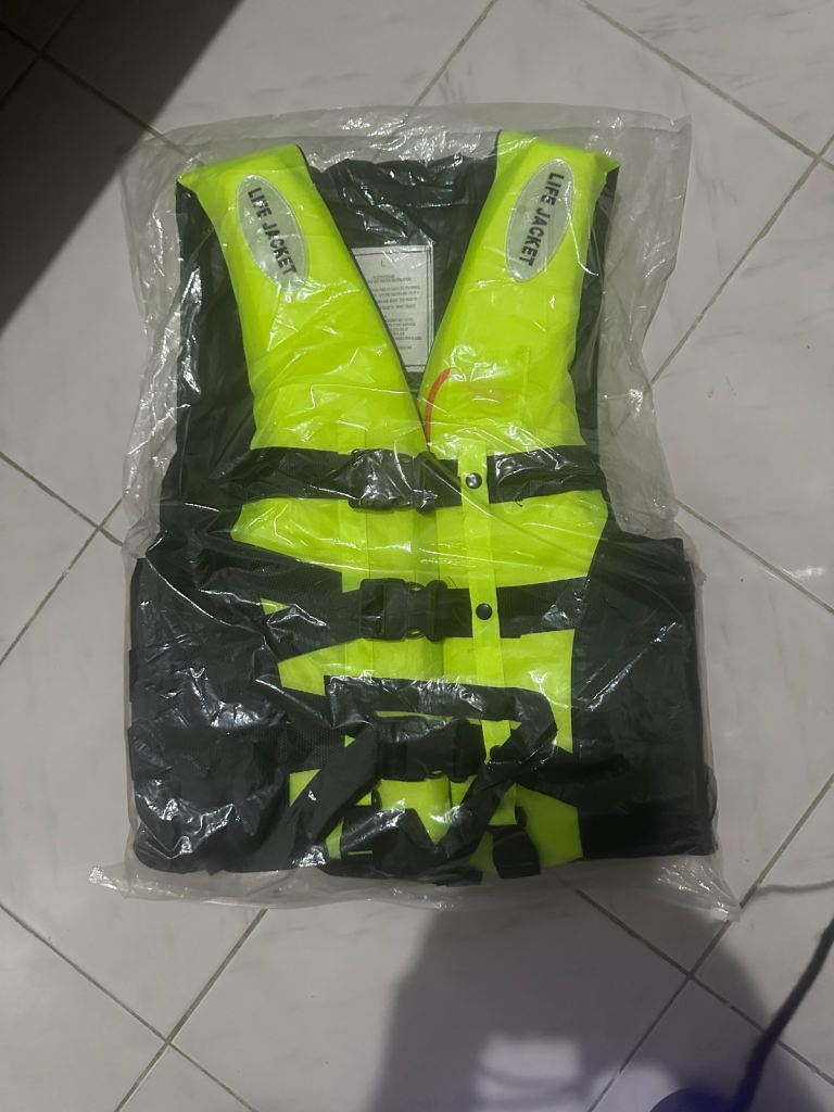  life jacket “ New “ ppl