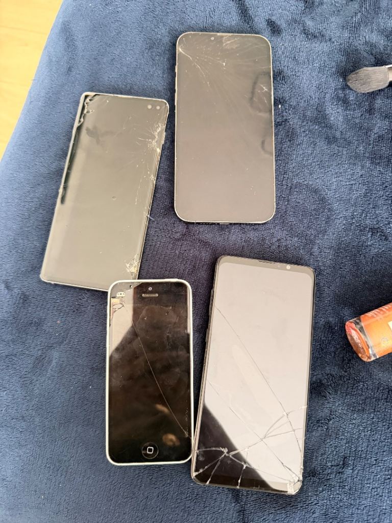 Four Mobile Phones with Cracked Screens – Spares or Repair