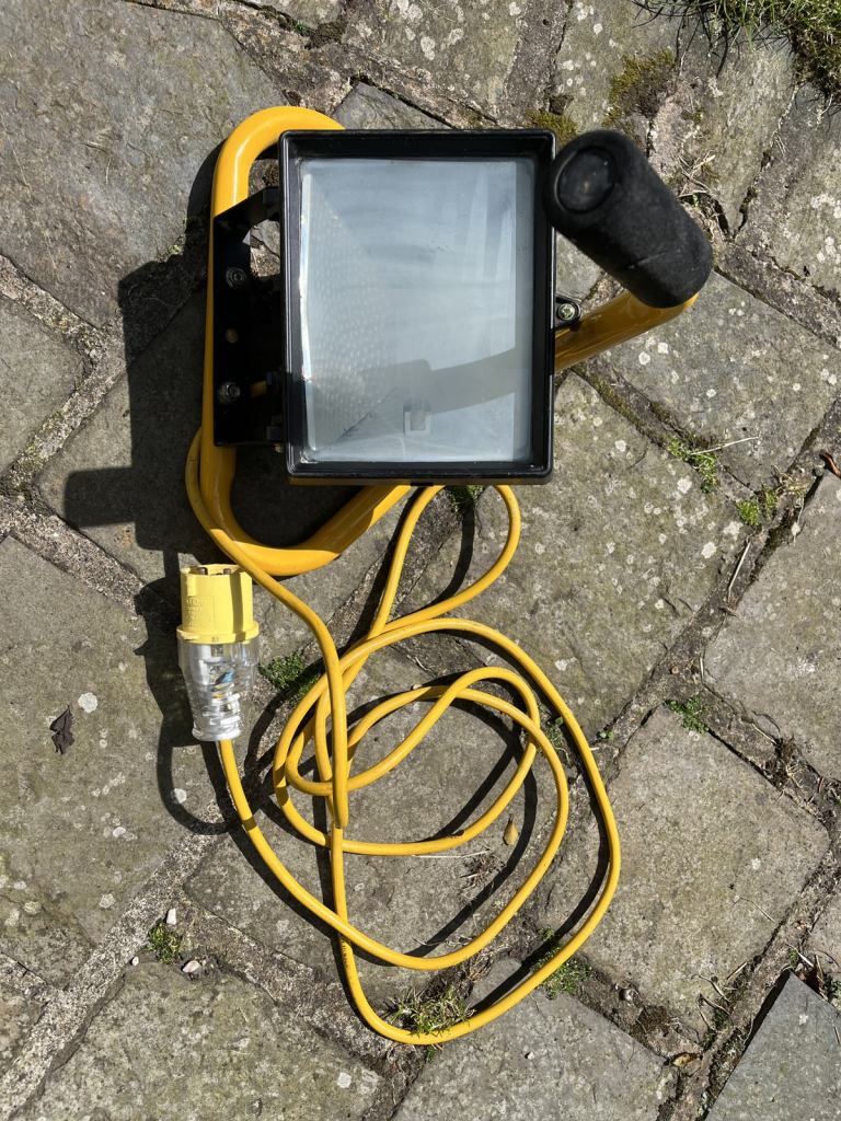 1 Defender portable lamp/light for building sites 
