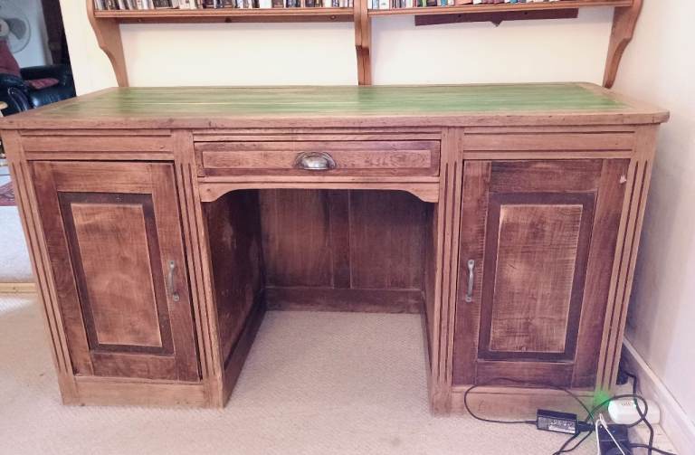FREE LARGE WOODEN DESK