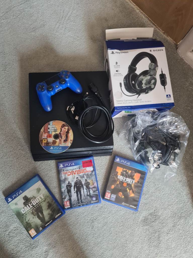 Ps4 games and headset lot 