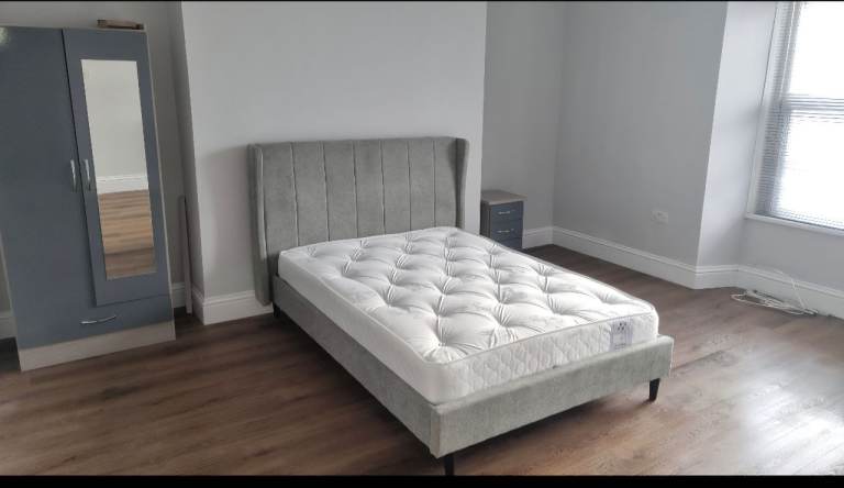 Large double room to rent close to City Centre