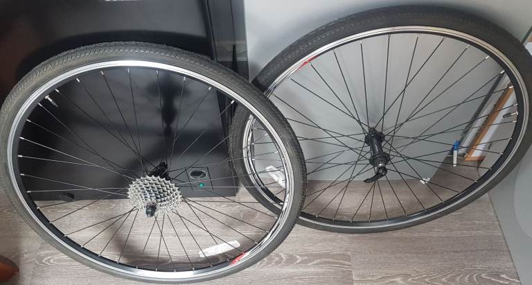 PAIR OF COMPLETE 700C ALLOY Q.R WHEELS WITH 8 SPEED CASSETTE