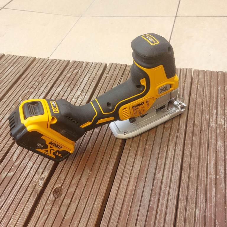 DEWALT DCS335 18V XR BRUSHLESS BARREL GRIP (BODY GRIP) JIGSAW - NEW