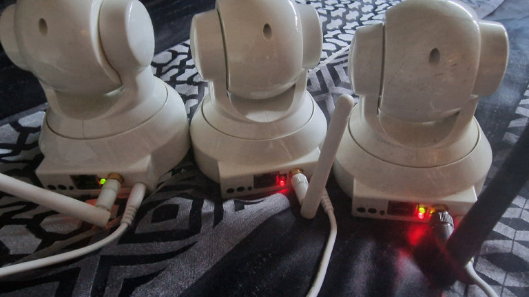 3x Foscam FI9816P IP security cameras