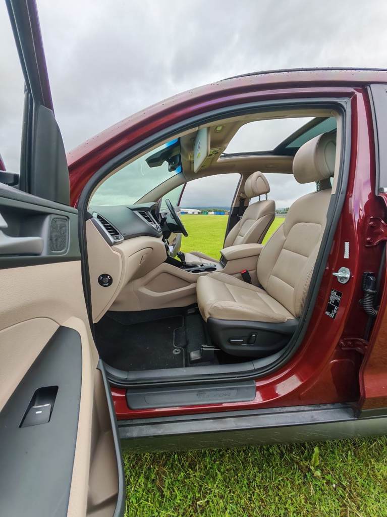 Hyundai Tucson Premium 2.0 Diesel - Highest Spec ULEZ Free 4x4 in Ruby Whine - Pearl