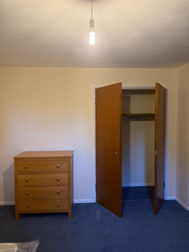 Double bed room for rent in shared apartment in Watchfield 