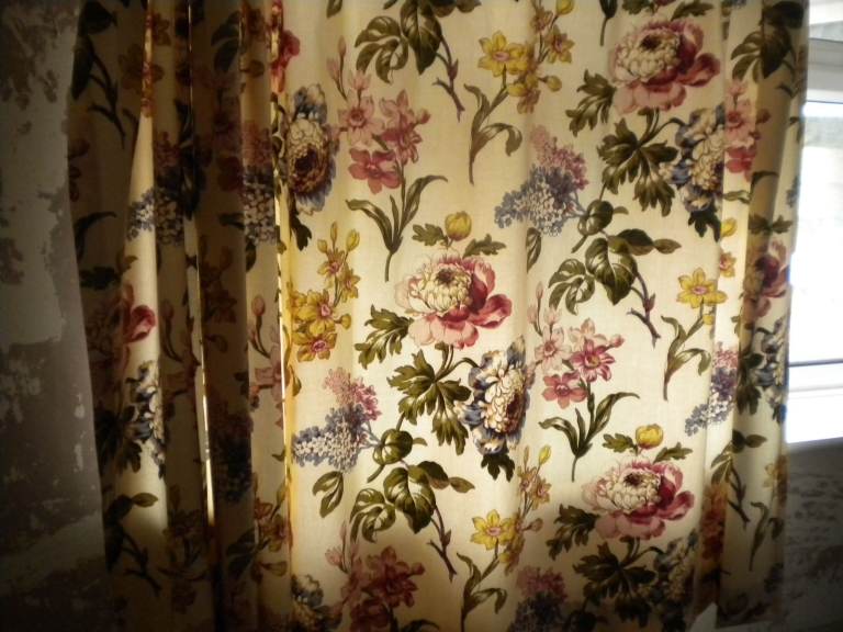 FLORAL CURTAINS