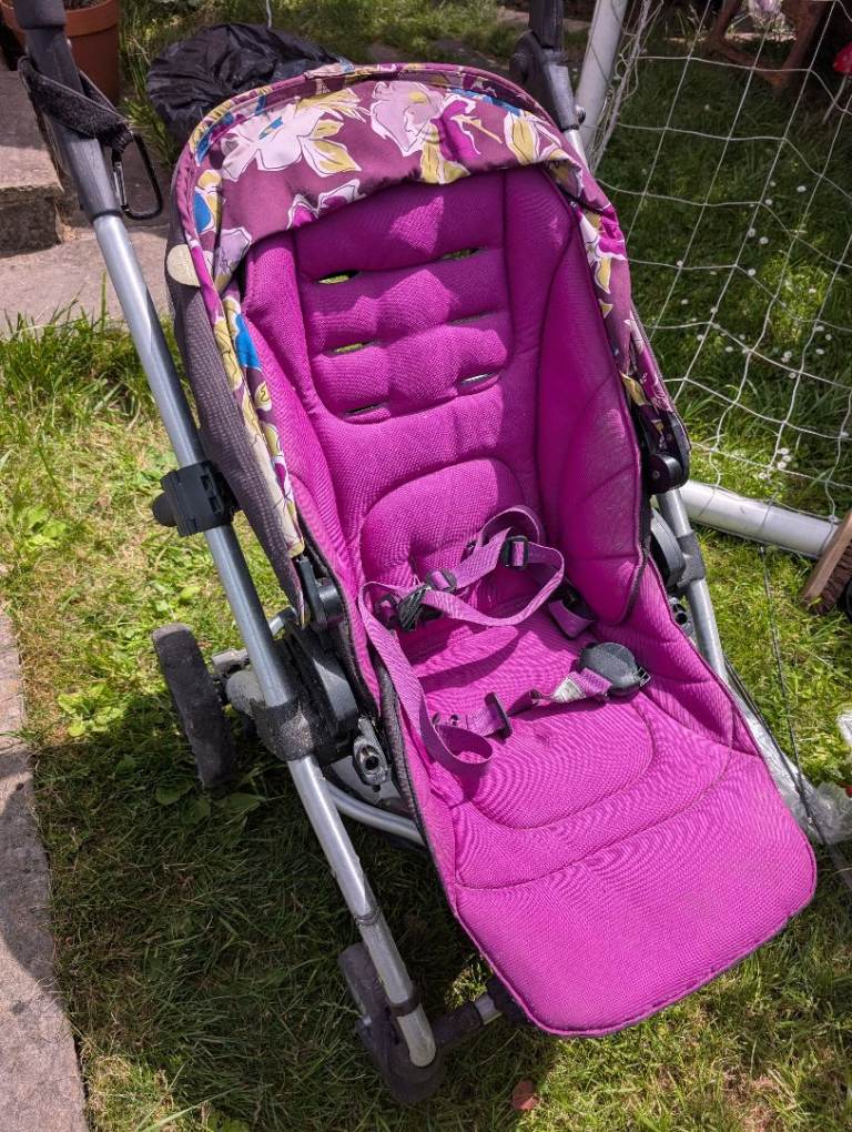Sola by Mama's and Papa's pram and car seat