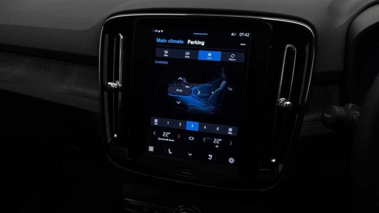 2025 Volvo EC40 Single Motor Extended Range 78kWh Plus SUV 5dr Electric Auto (252 ps) ESTATE Elec...