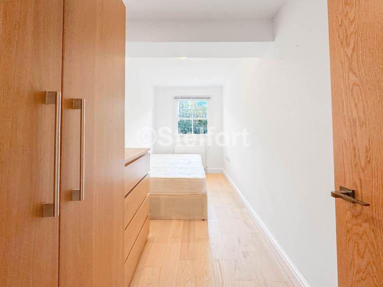 3 bedroom flat in St. John's Grove, London N19