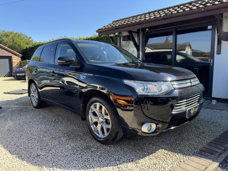 MITSUBISHI OUTLANDER 2.0 h 12kWh GX4h Black Auto Petrol Plug-in Hybrid 2015