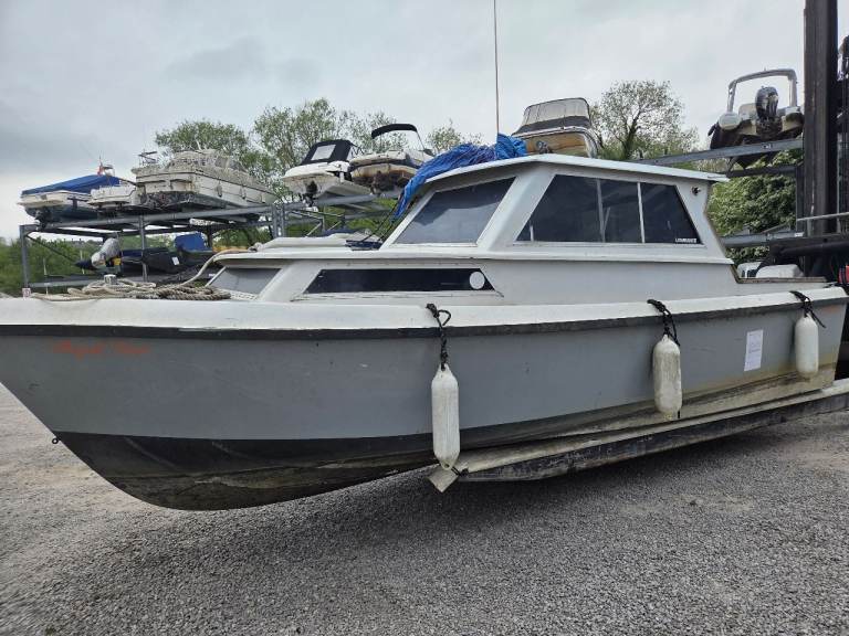 Fishing boat 