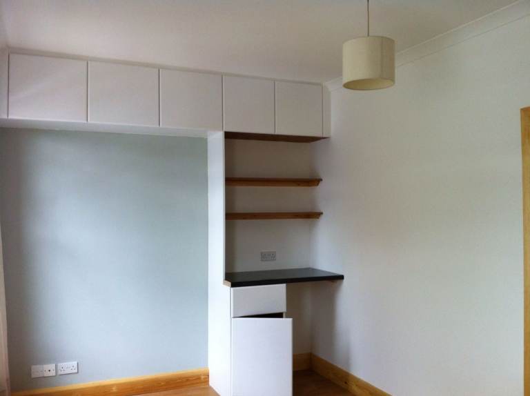Bright En-Suite Single Room on first floor, located in quiet residential road